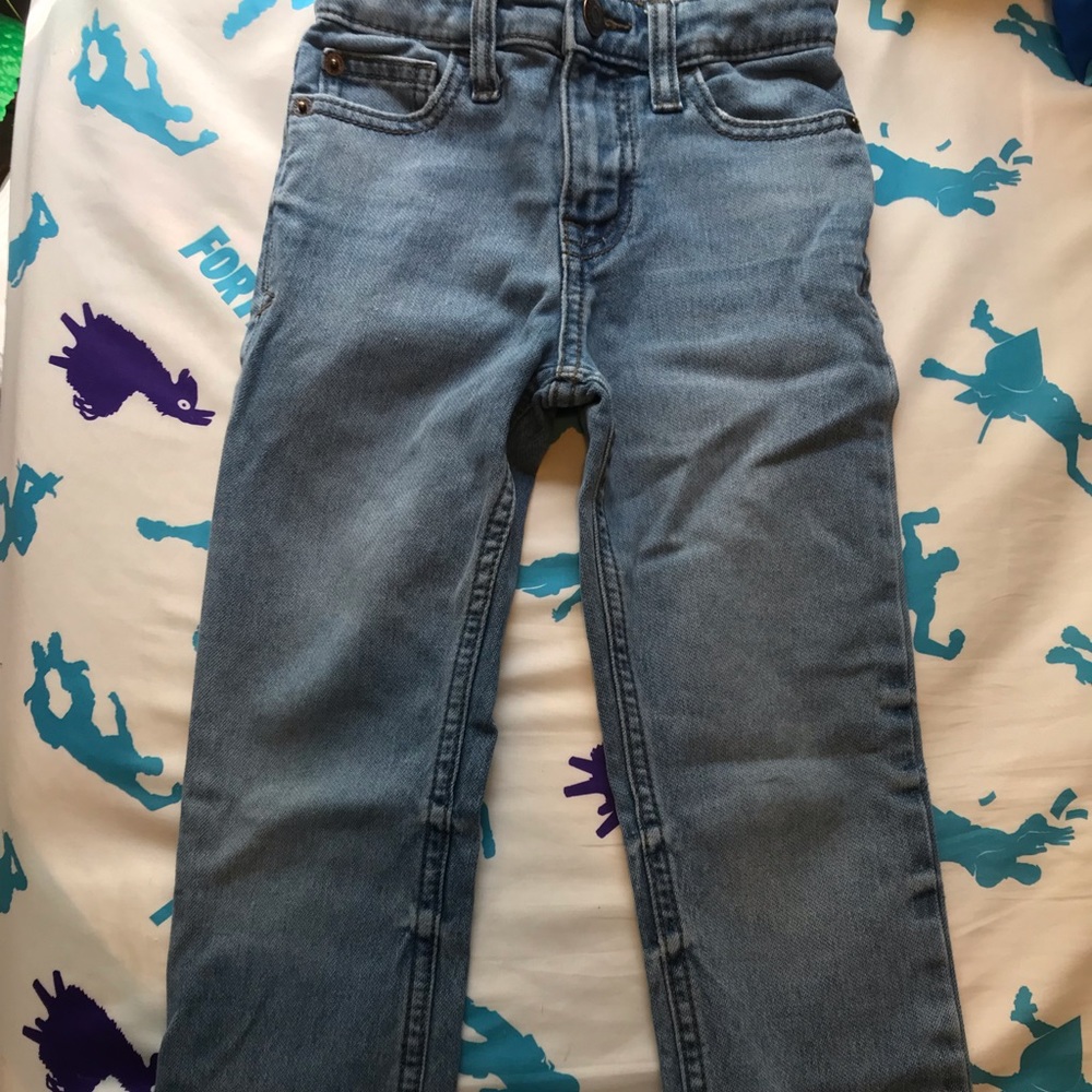 Boys jeans slim fit. cat and jack brand and joggers.  size 5. Great condition!